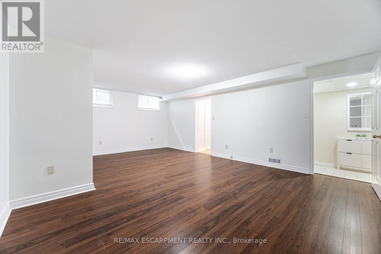 Photo 40 of 31 Ingrid Court, Hamilton ON