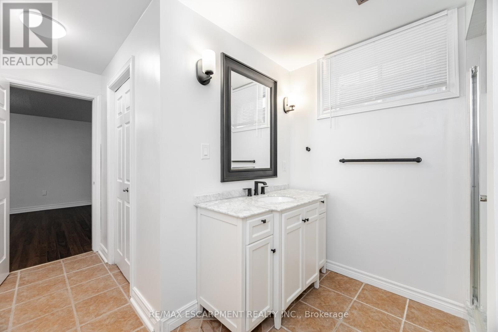 Photo 44 of 31 Ingrid Court, Hamilton ON