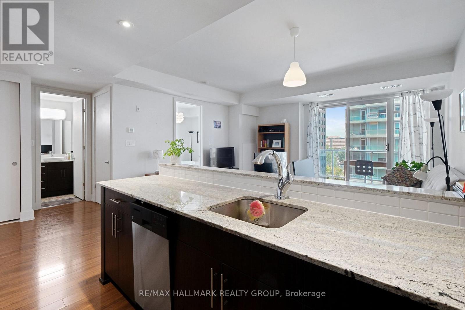 Photo 10 of 706 100 Champagne Avenue S, Ottawa ON