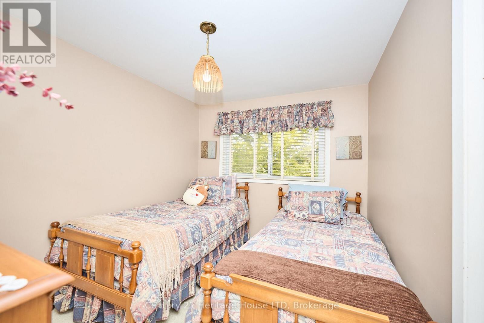 Photo 13 of 4668 Pinedale Drive, Niagara Falls ON