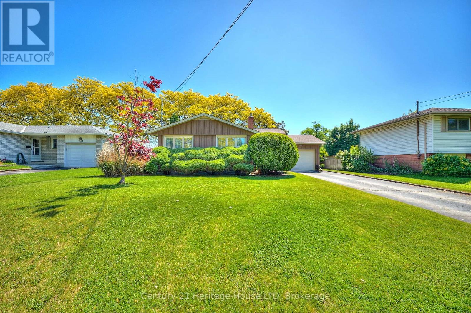 Photo 2 of 4668 Pinedale Drive, Niagara Falls ON