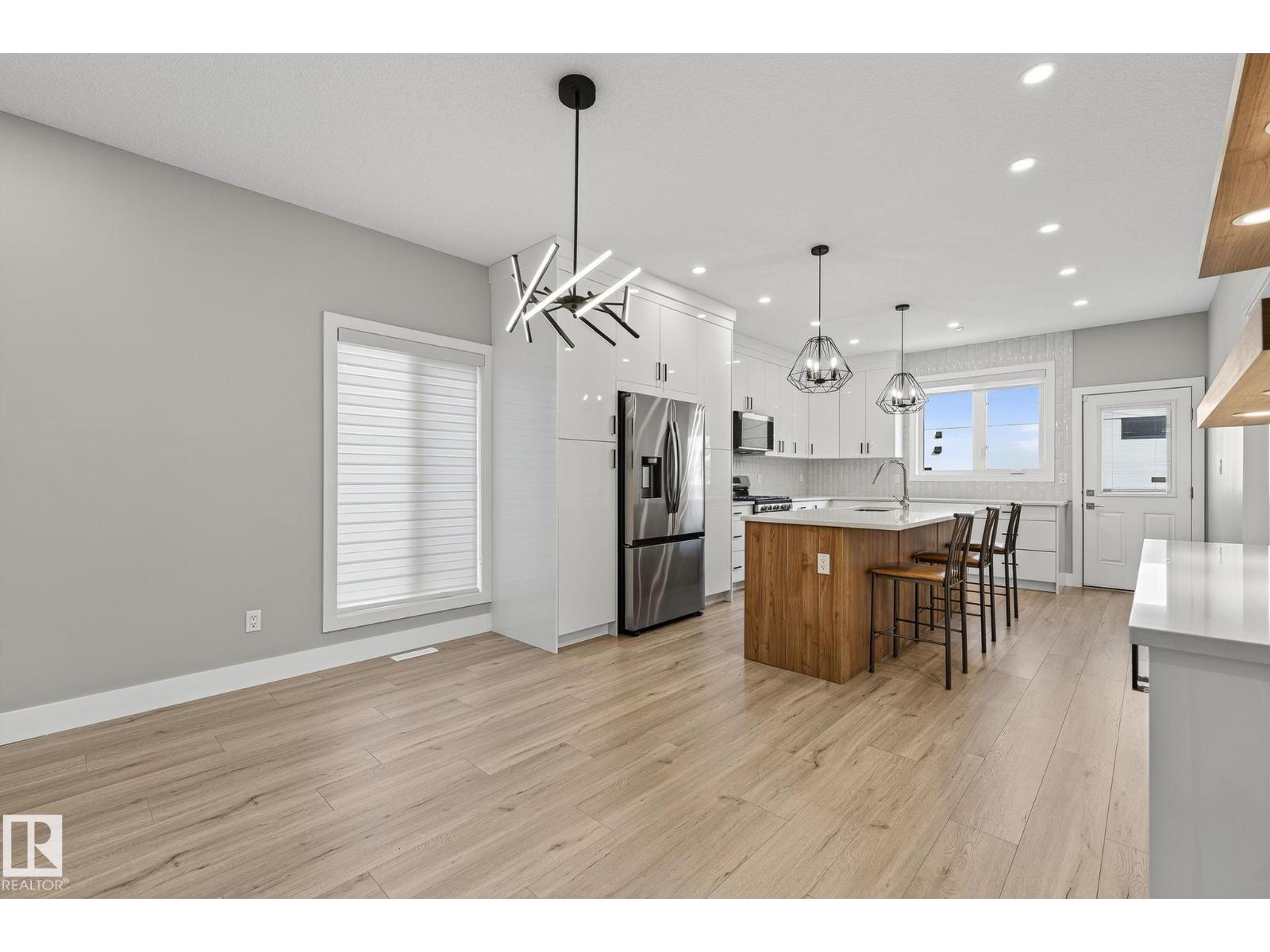 Photo 10 of 10906 54 Av Nw, Edmonton AB
