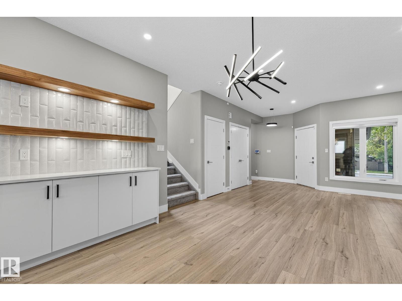 Photo 12 of 10906 54 Av Nw, Edmonton AB