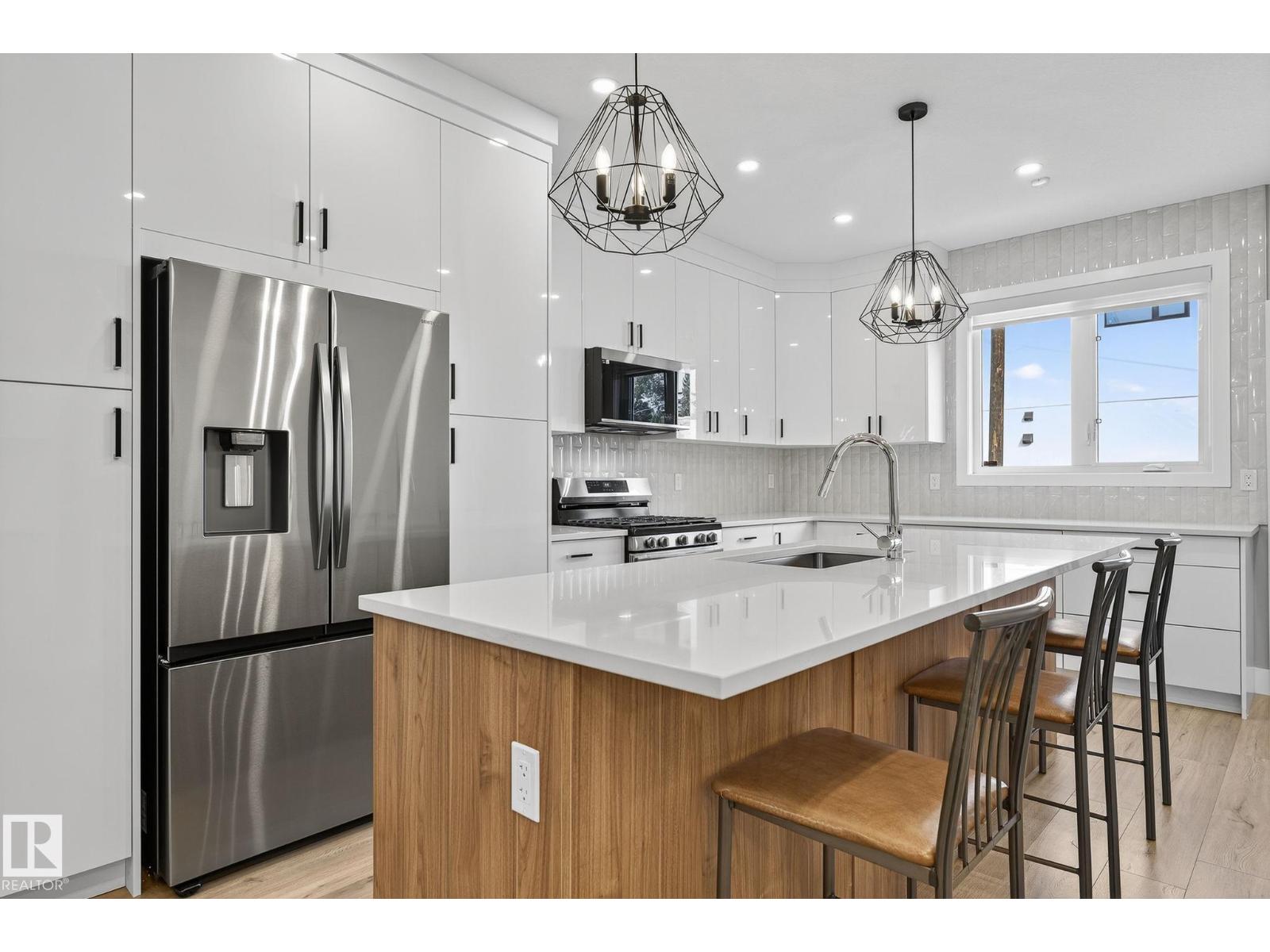 Photo 13 of 10906 54 Av Nw, Edmonton AB