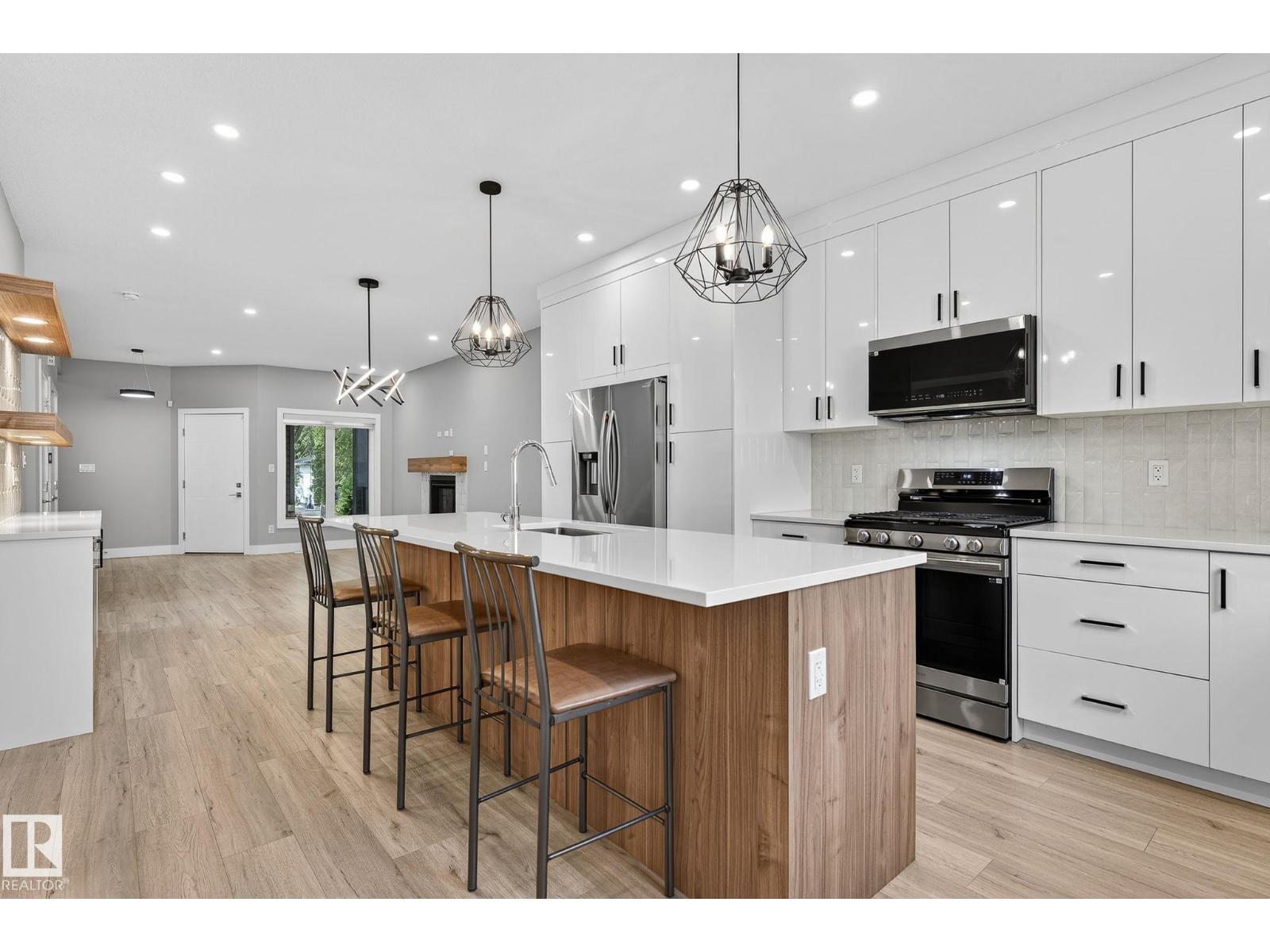 Photo 15 of 10906 54 Av Nw, Edmonton AB