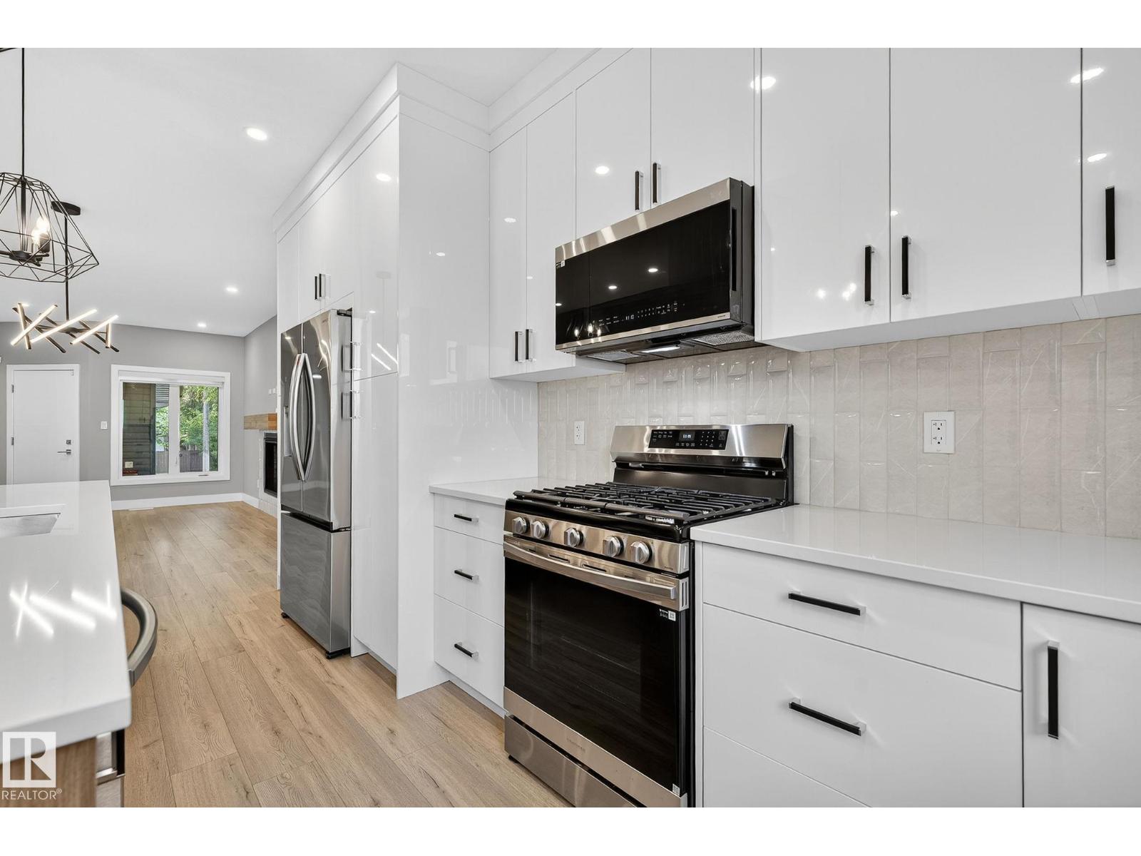 Photo 17 of 10906 54 Av Nw, Edmonton AB