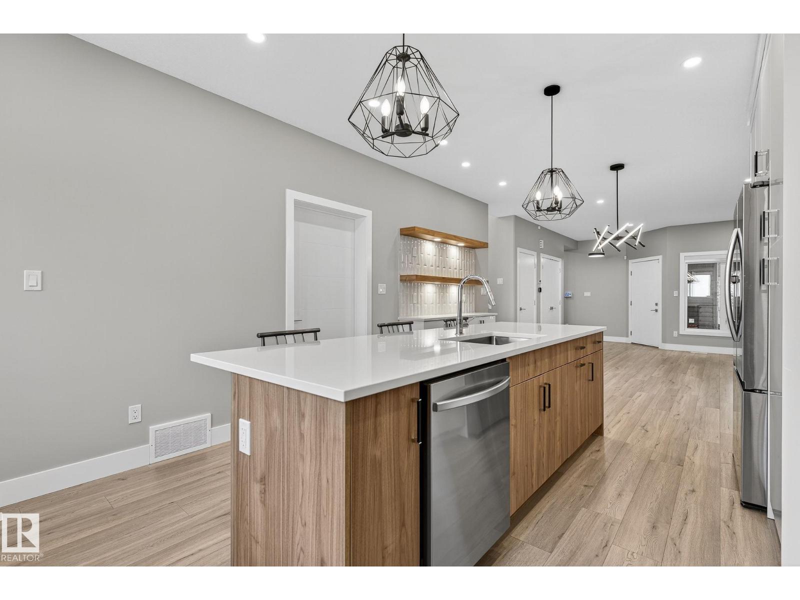 Photo 18 of 10906 54 Av Nw, Edmonton AB