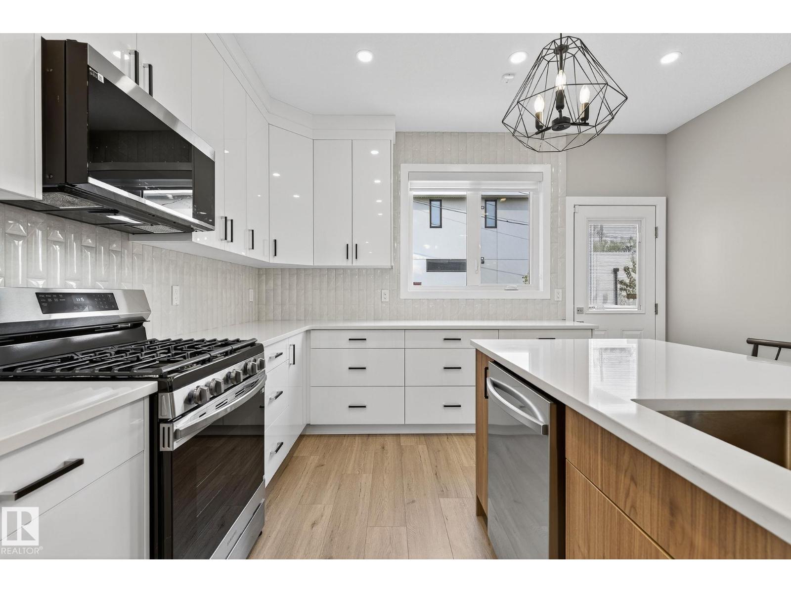 Photo 20 of 10906 54 Av Nw, Edmonton AB