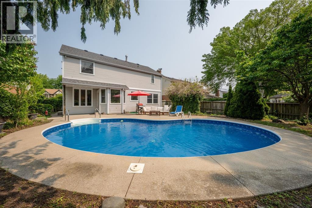 Photo 10 of 637 Odell Street, Sarnia ON