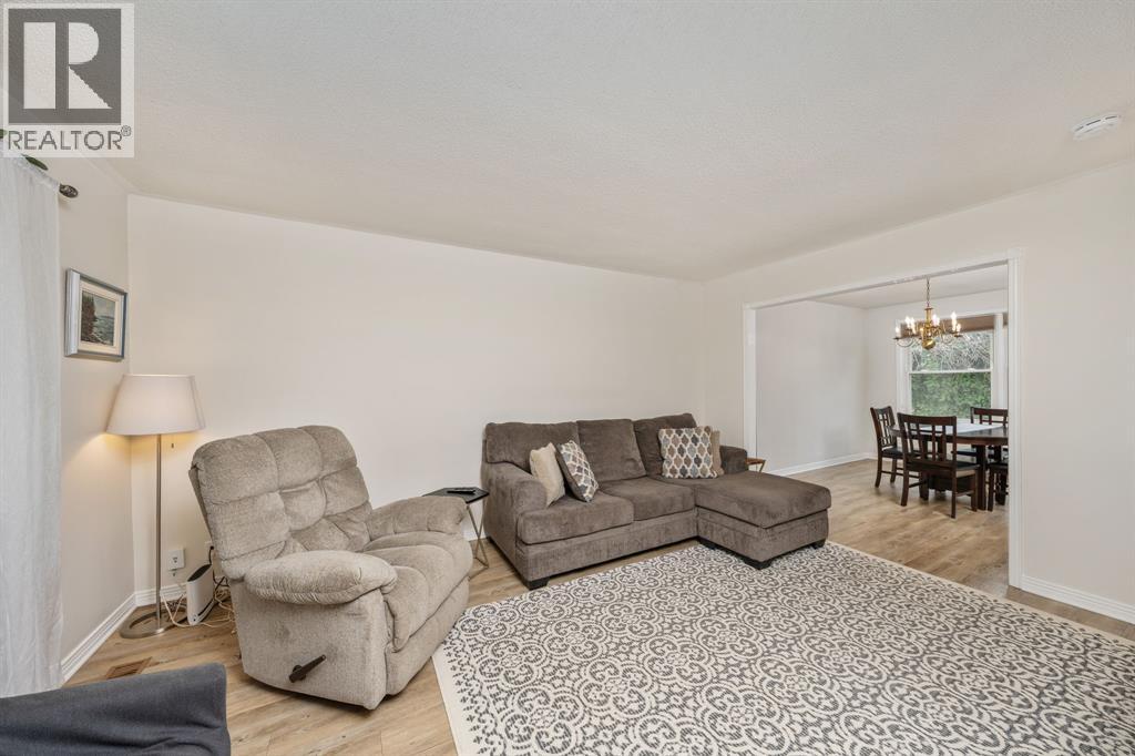 Photo 15 of 637 Odell Street, Sarnia ON