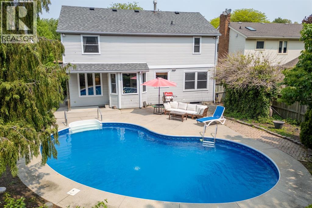 Photo 4 of 637 Odell Street, Sarnia ON