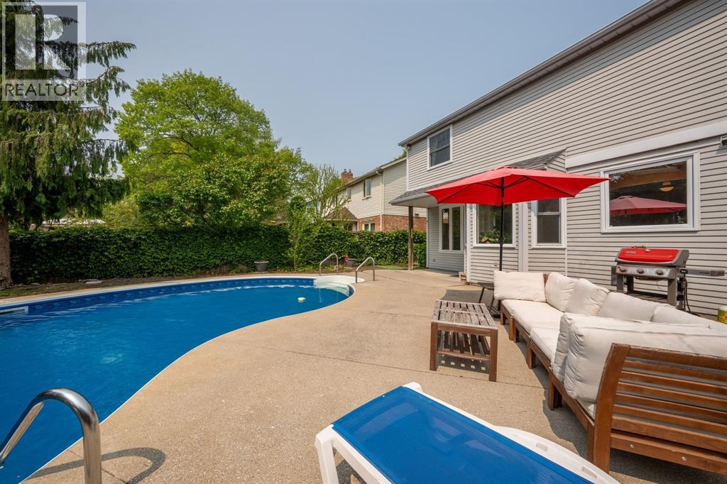 Photo 8 of 637 Odell Street, Sarnia ON