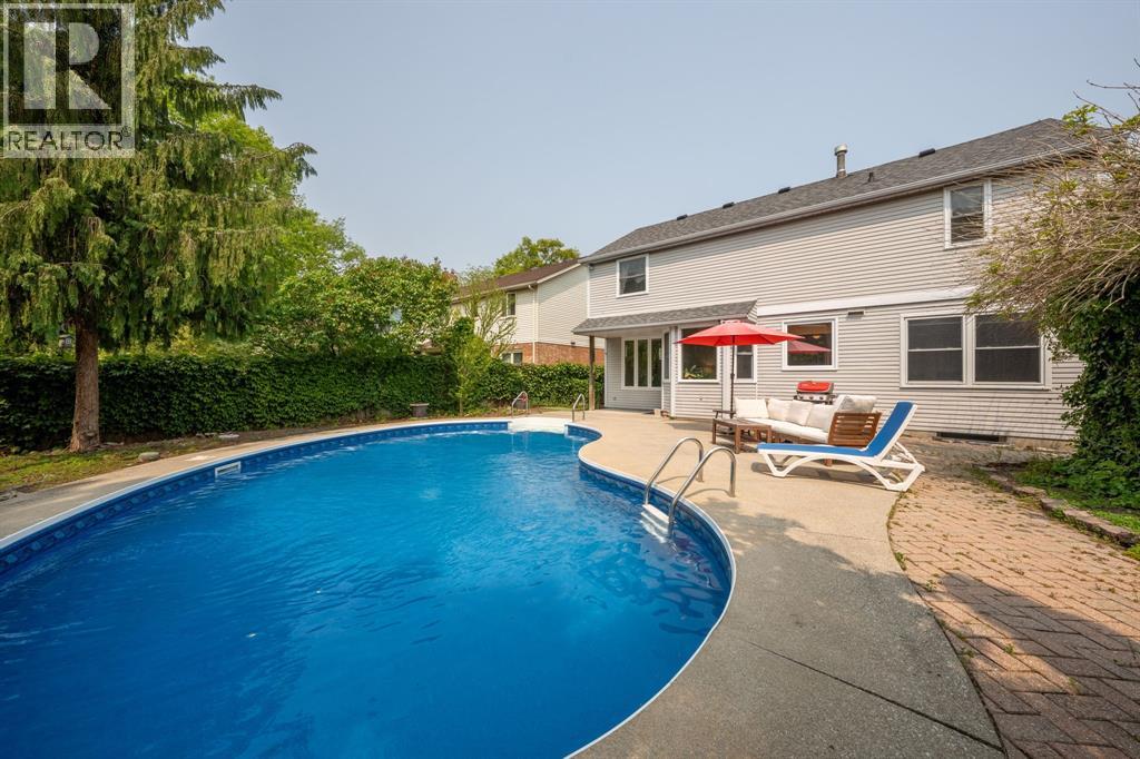 Photo 9 of 637 Odell Street, Sarnia ON