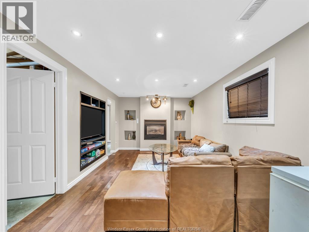Photo 17 of 1505 Highnoon Drive, Windsor ON
