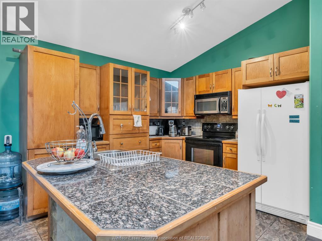 Photo 7 of 1505 Highnoon Drive, Windsor ON