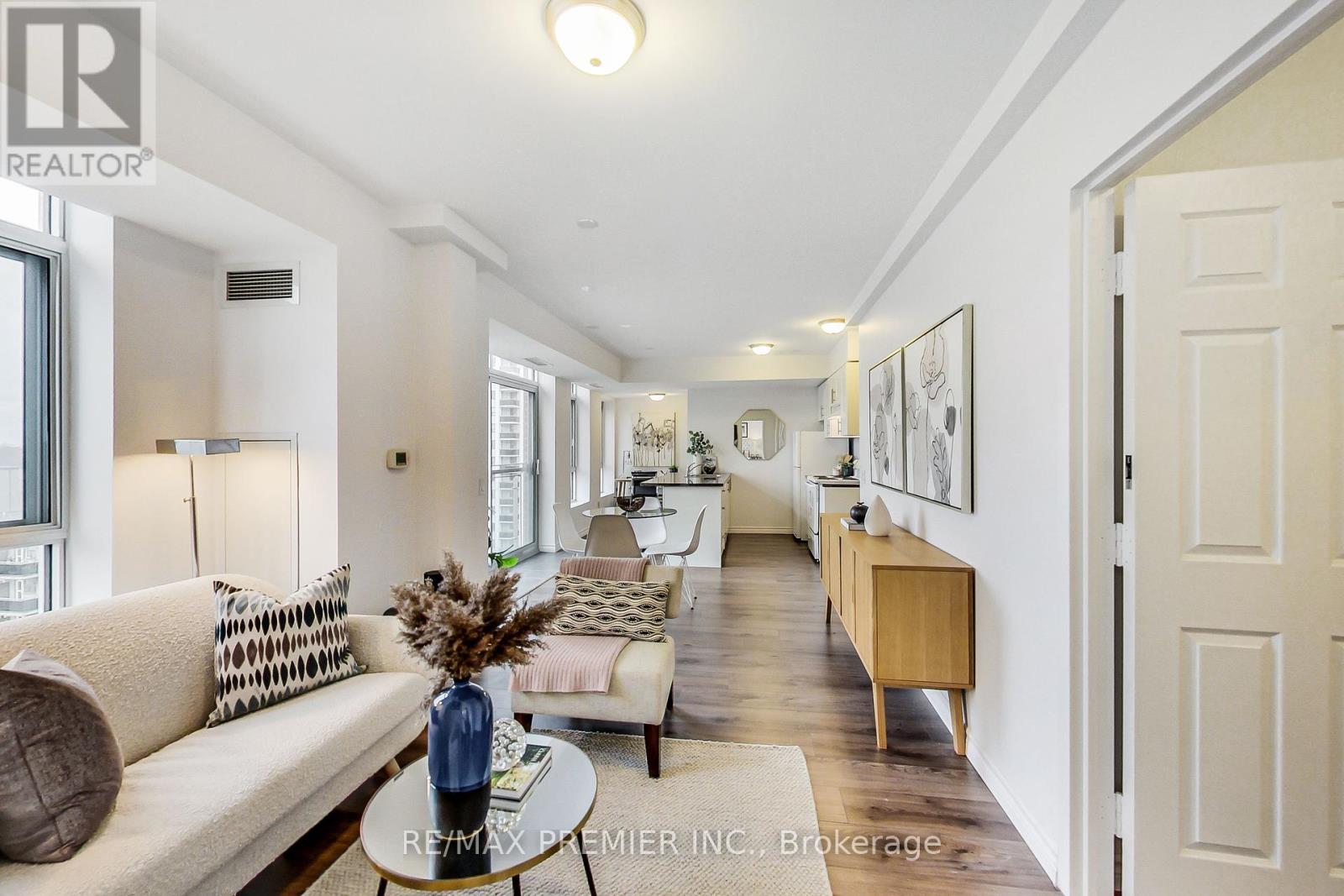Photo 10 of 1102 15 Maplewood Avenue, Toronto ON