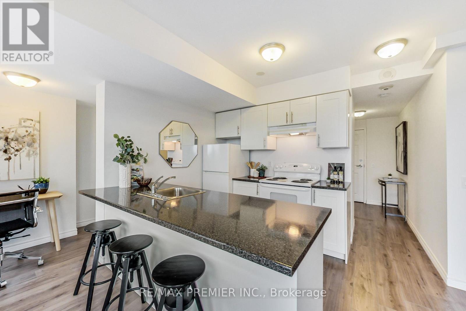 Photo 6 of 1102 15 Maplewood Avenue, Toronto ON