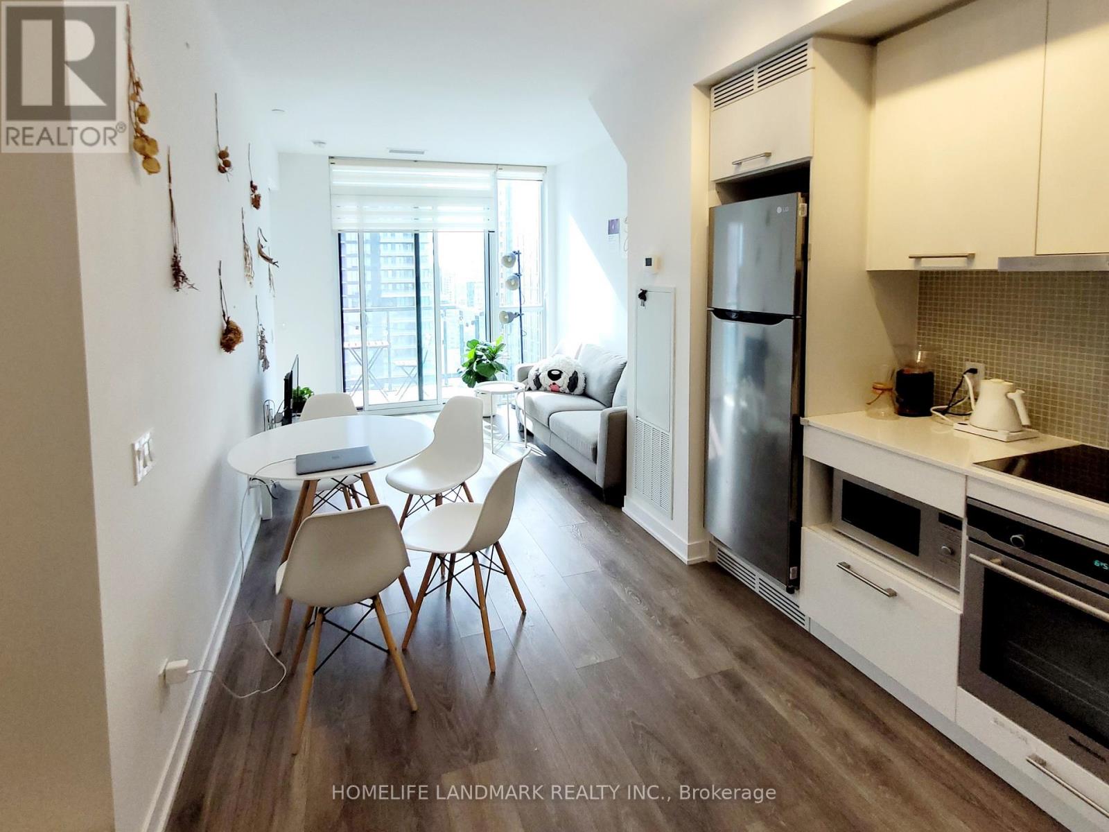 Photo 1 of 2916 87 Peter Street, Toronto ON