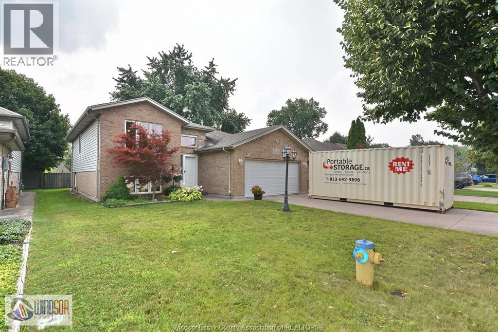 Photo 4 of 2251 California, Windsor ON
