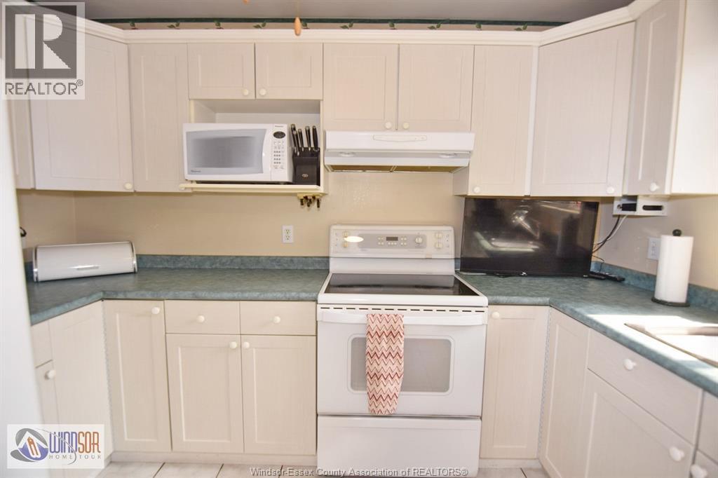 Photo 18 of 2251 California, Windsor ON