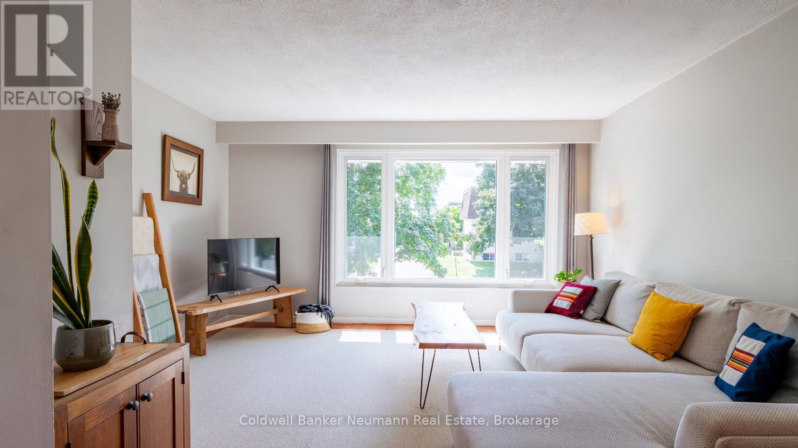 Photo 13 of 54 Conroy Crescent, Guelph ON