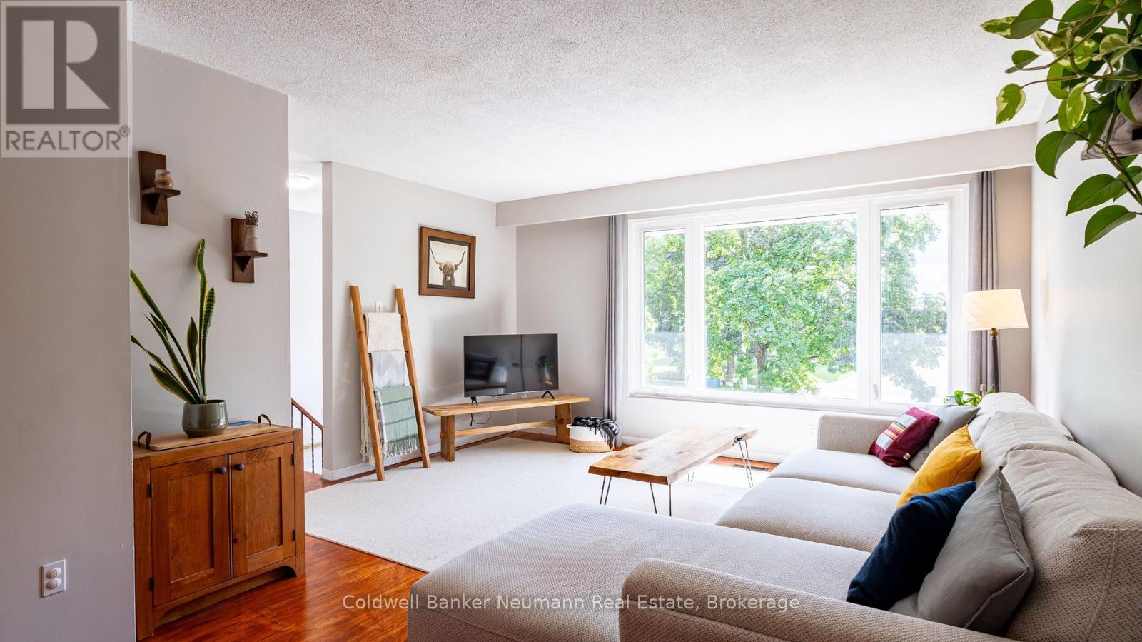 Photo 14 of 54 Conroy Crescent, Guelph ON