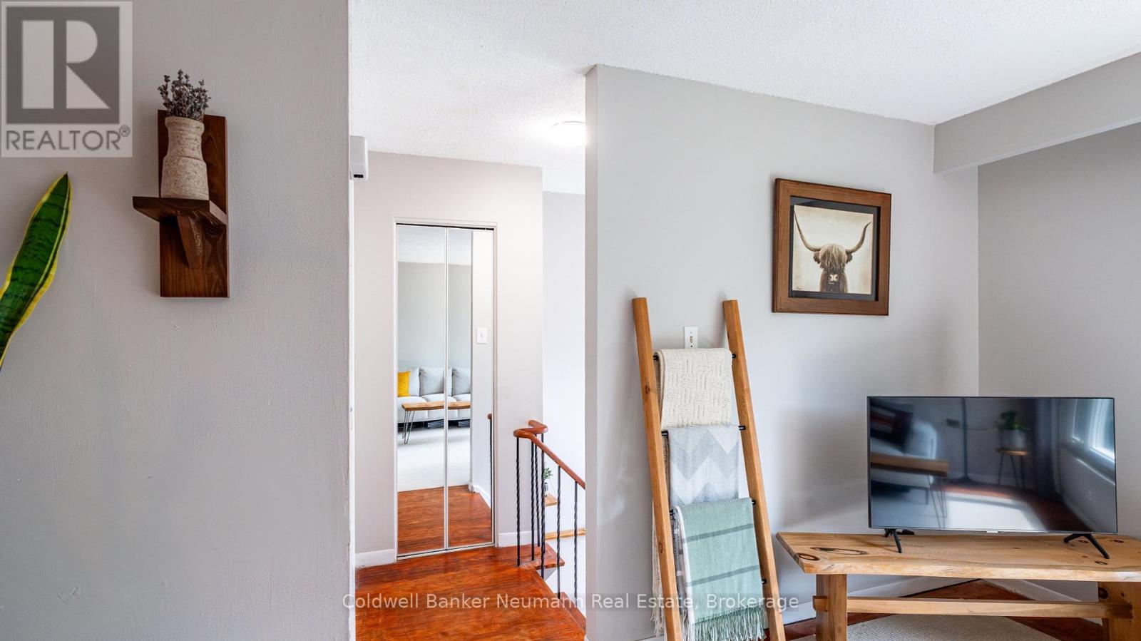 Photo 17 of 54 Conroy Crescent, Guelph ON