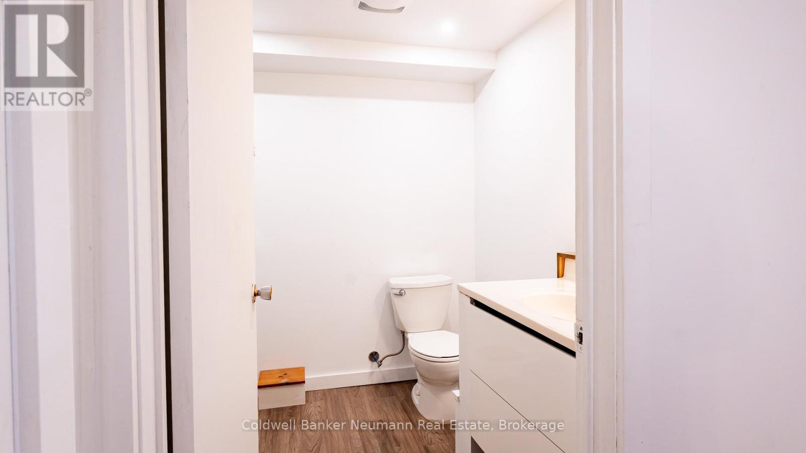 Photo 31 of 54 Conroy Crescent, Guelph ON