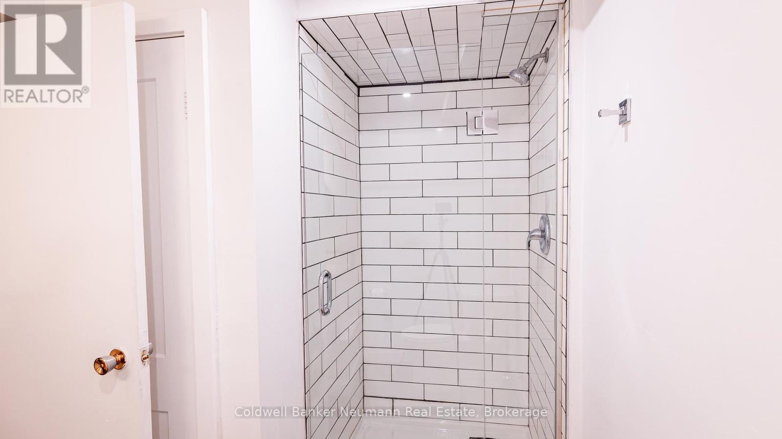 Photo 33 of 54 Conroy Crescent, Guelph ON