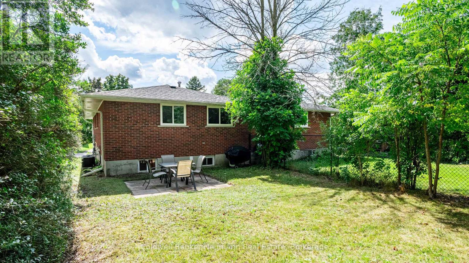 Photo 4 of 54 Conroy Crescent, Guelph ON
