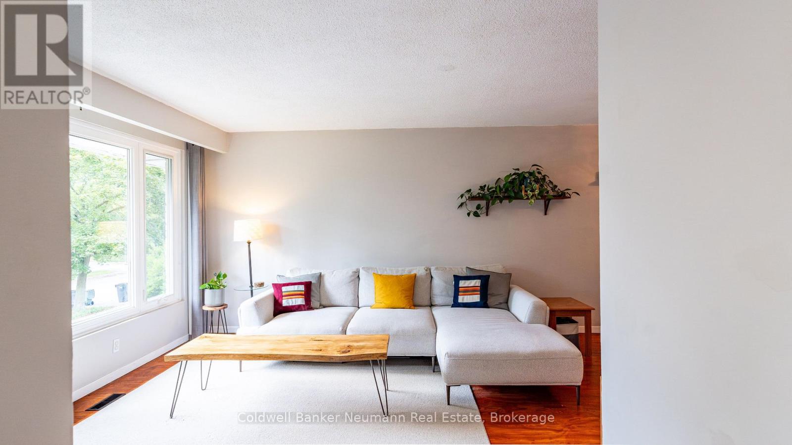 Photo 7 of 54 Conroy Crescent, Guelph ON