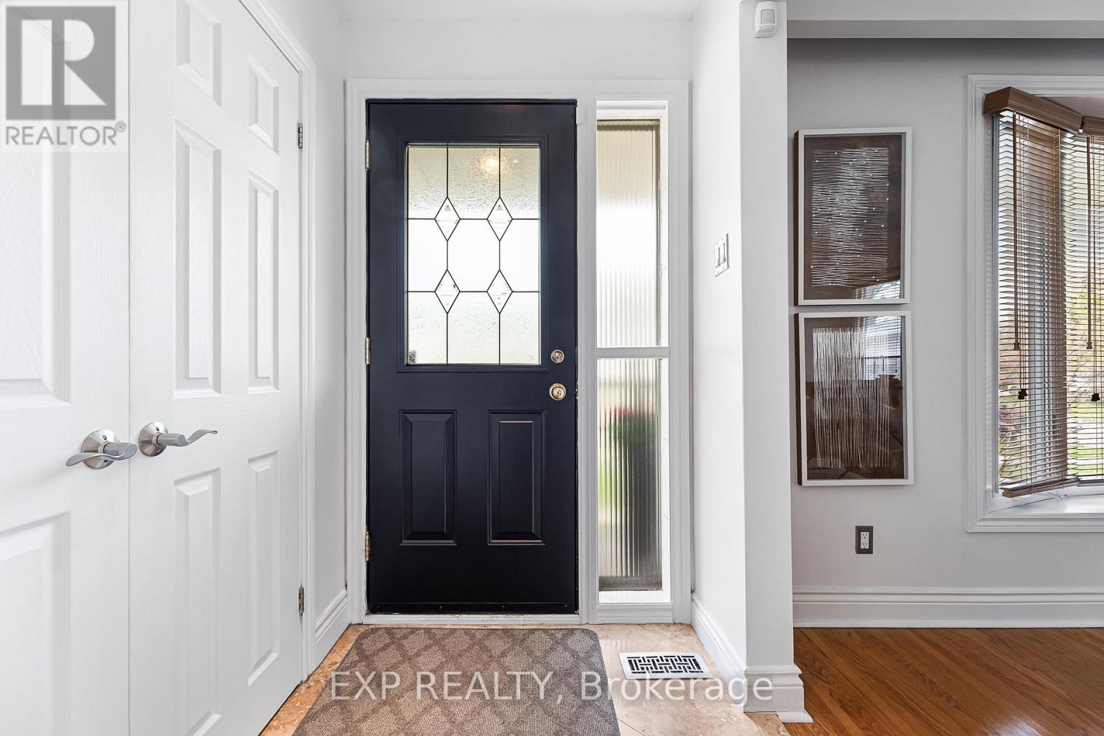 Photo 11 of 7 Northcrest Road, Toronto ON