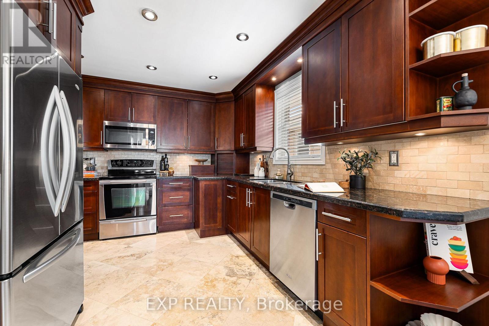 Photo 14 of 7 Northcrest Road, Toronto ON