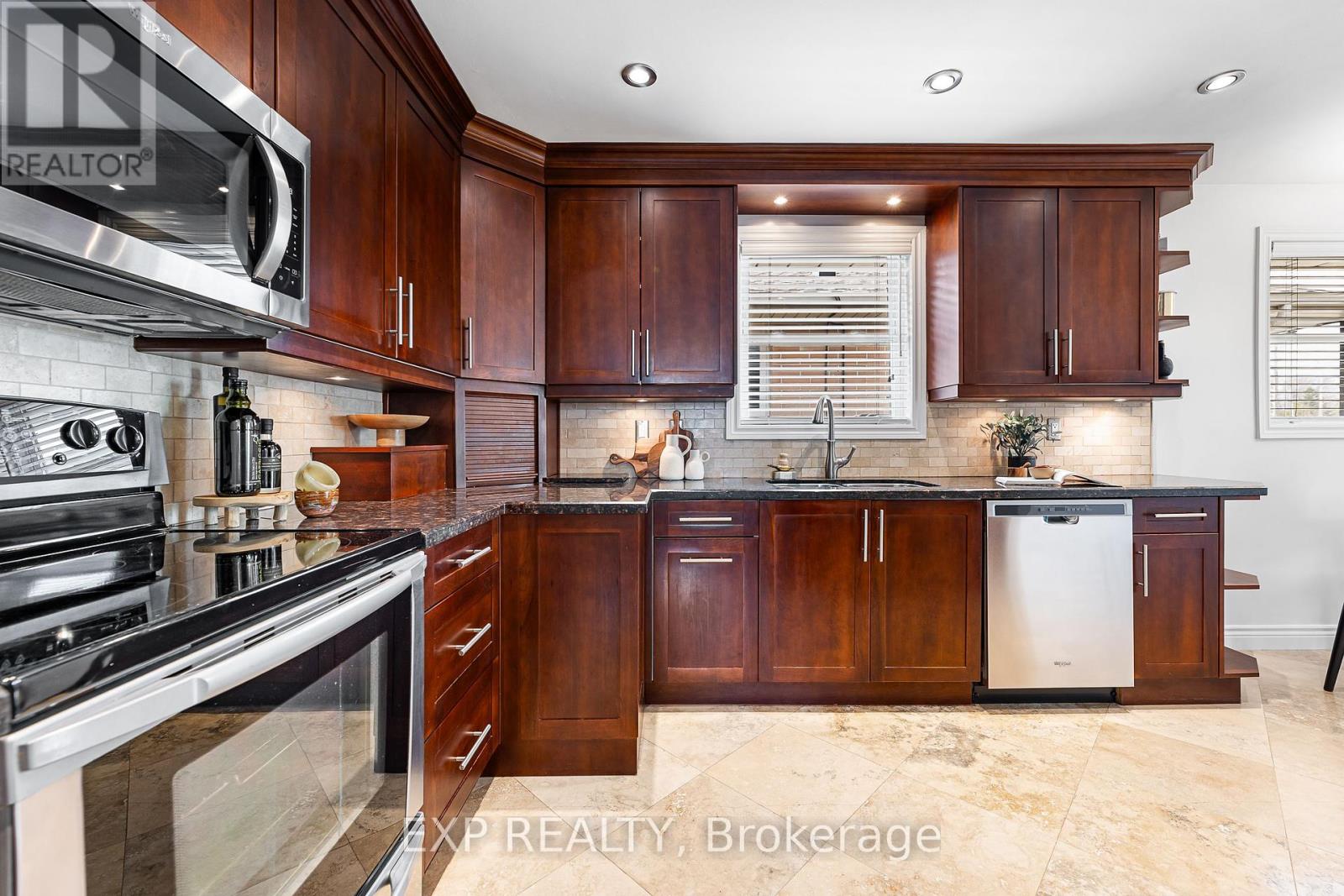Photo 17 of 7 Northcrest Road, Toronto ON