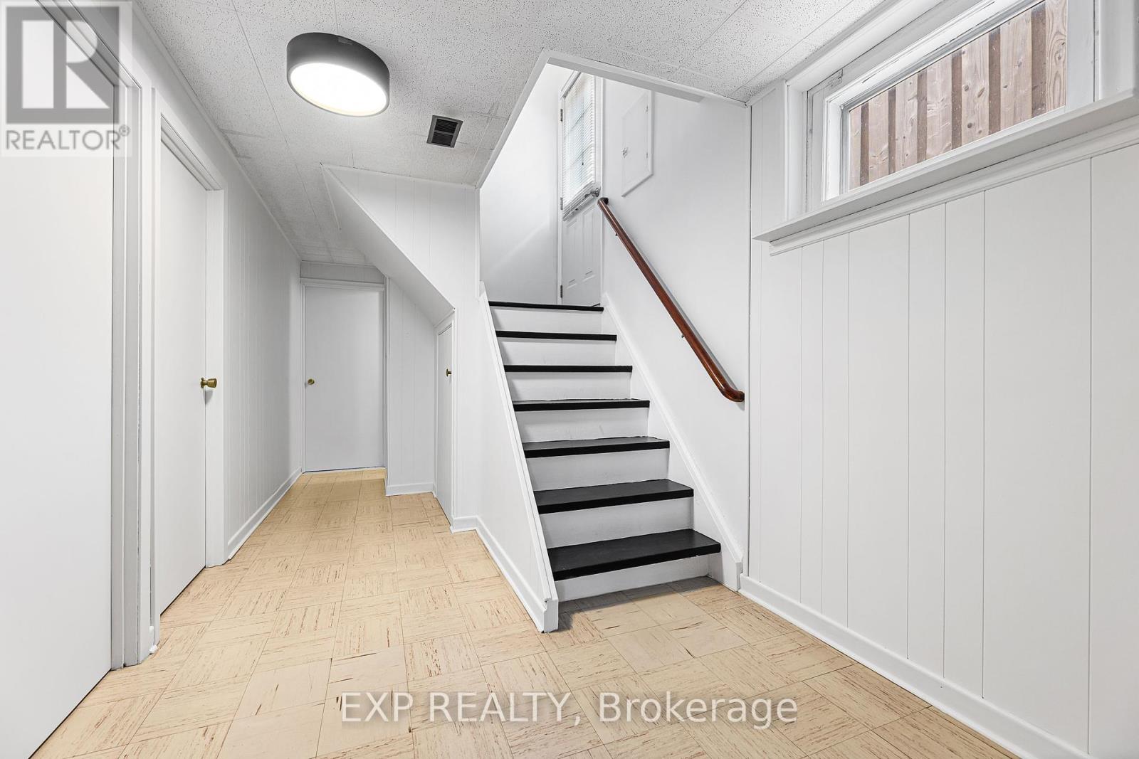 Photo 28 of 7 Northcrest Road, Toronto ON