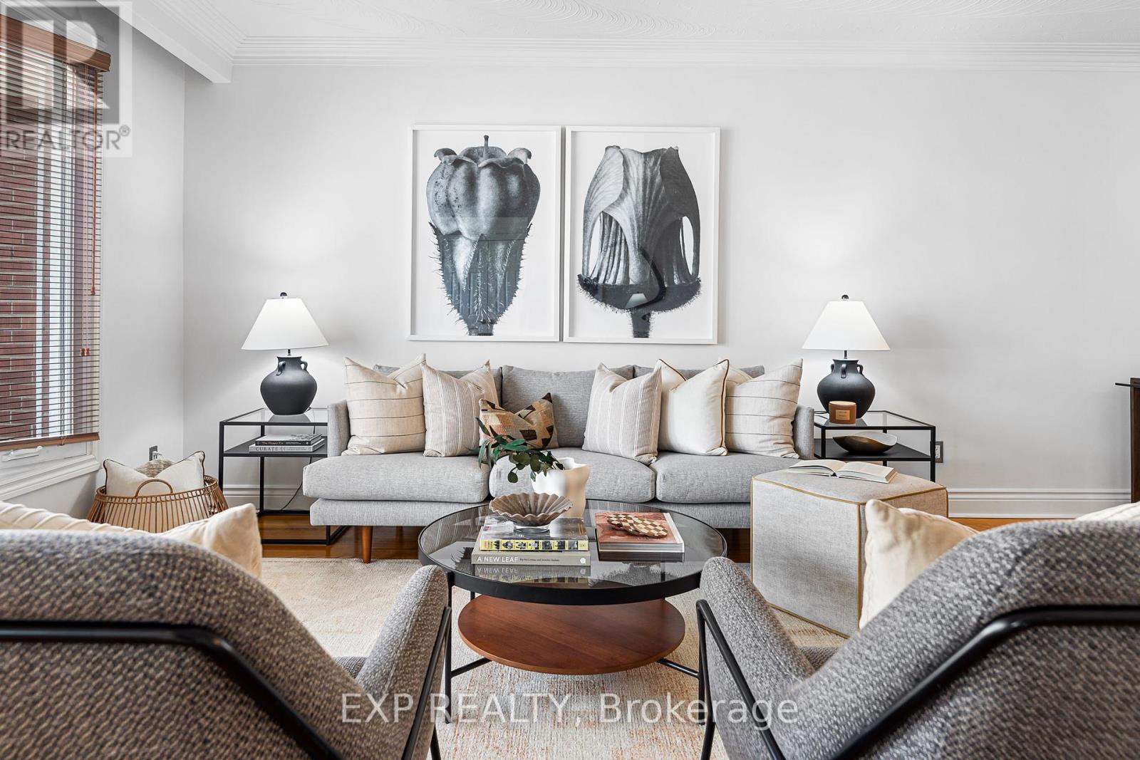 Photo 3 of 7 Northcrest Road, Toronto ON