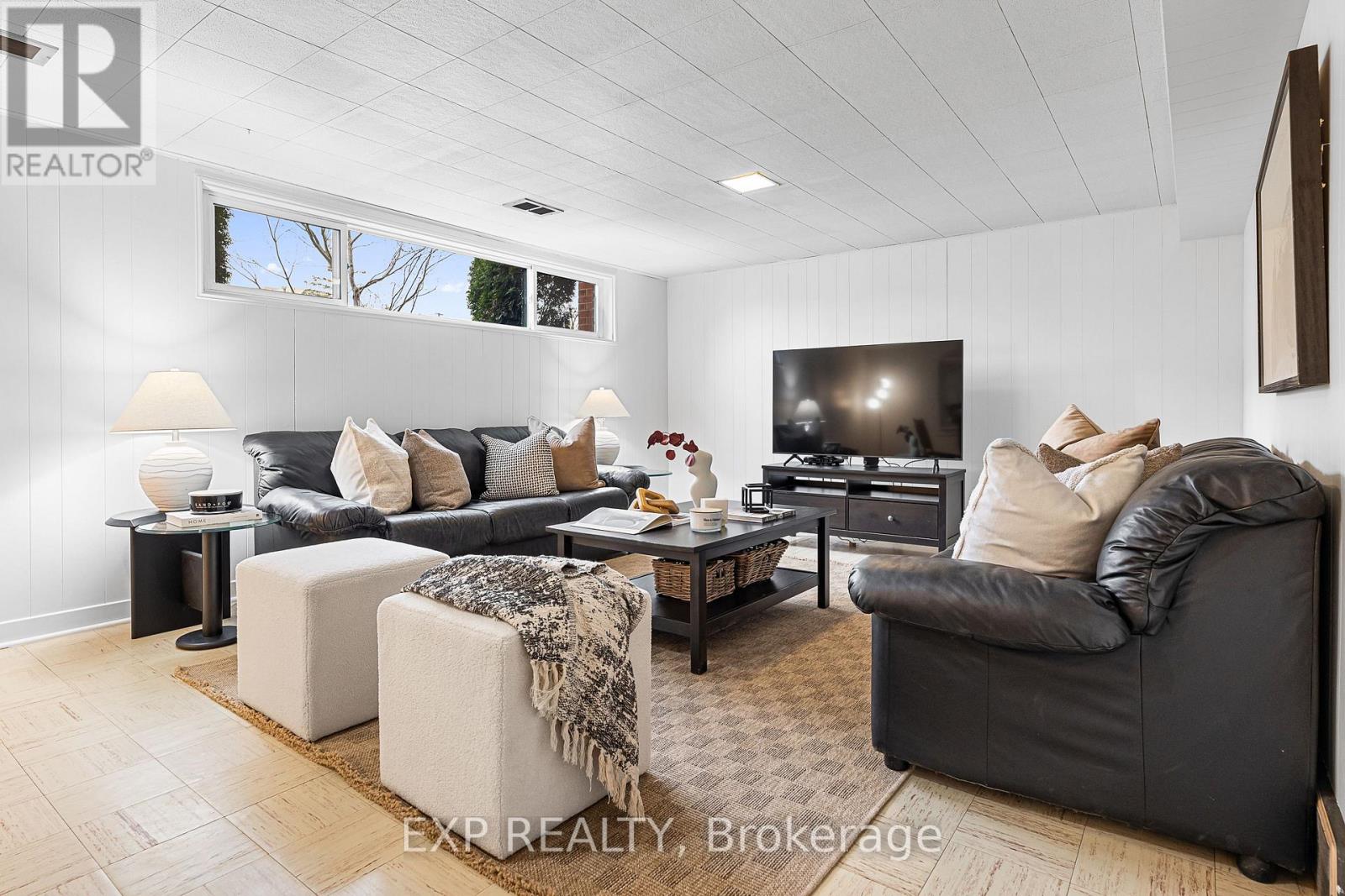 Photo 33 of 7 Northcrest Road, Toronto ON