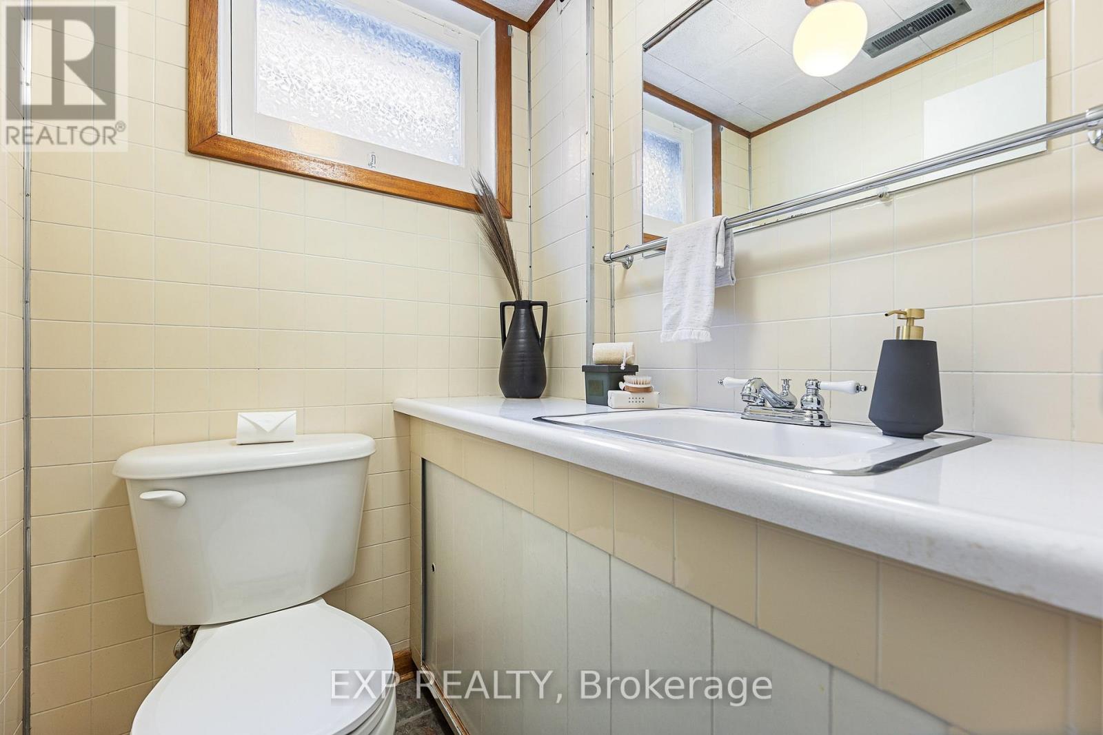 Photo 36 of 7 Northcrest Road, Toronto ON