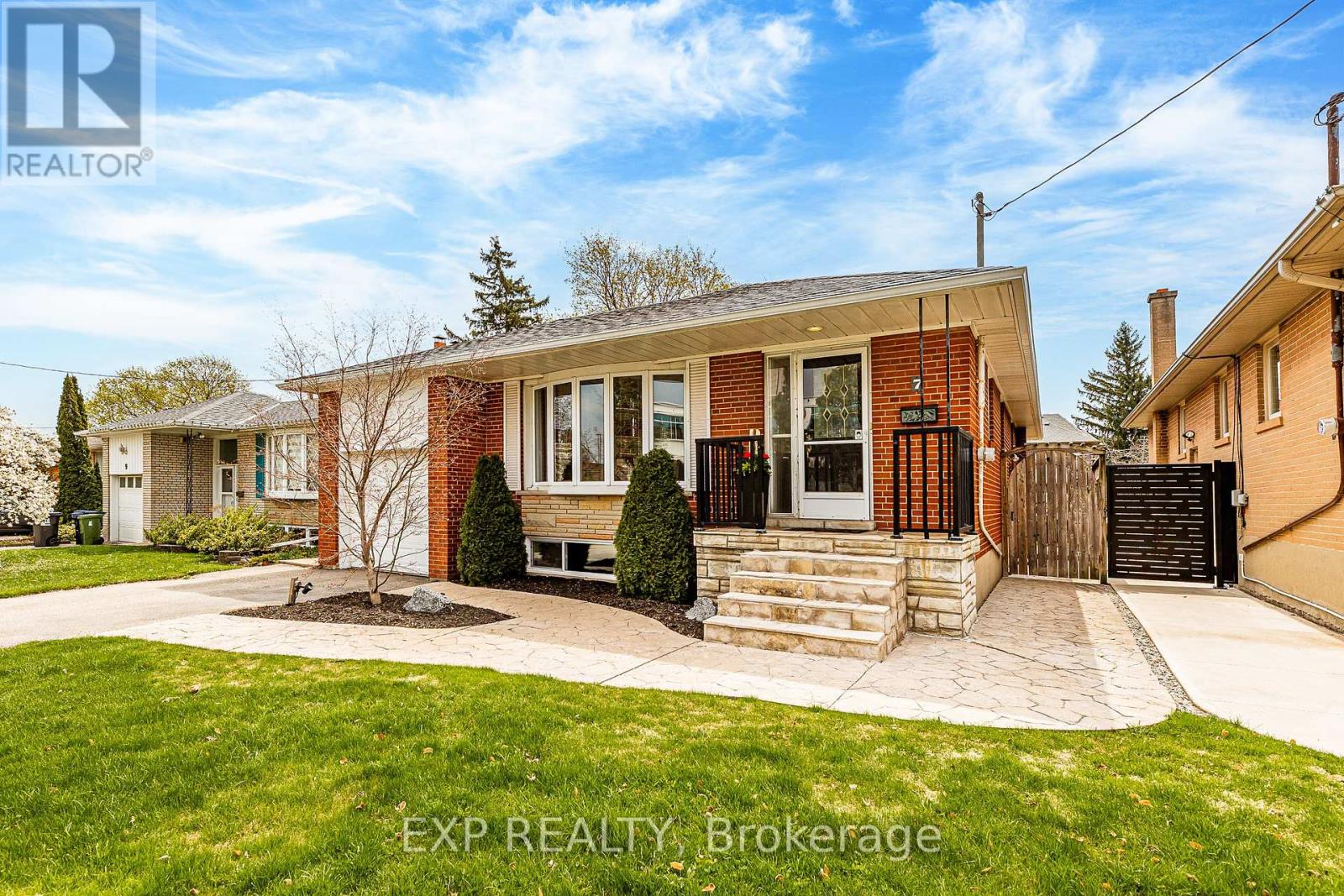 Photo 42 of 7 Northcrest Road, Toronto ON