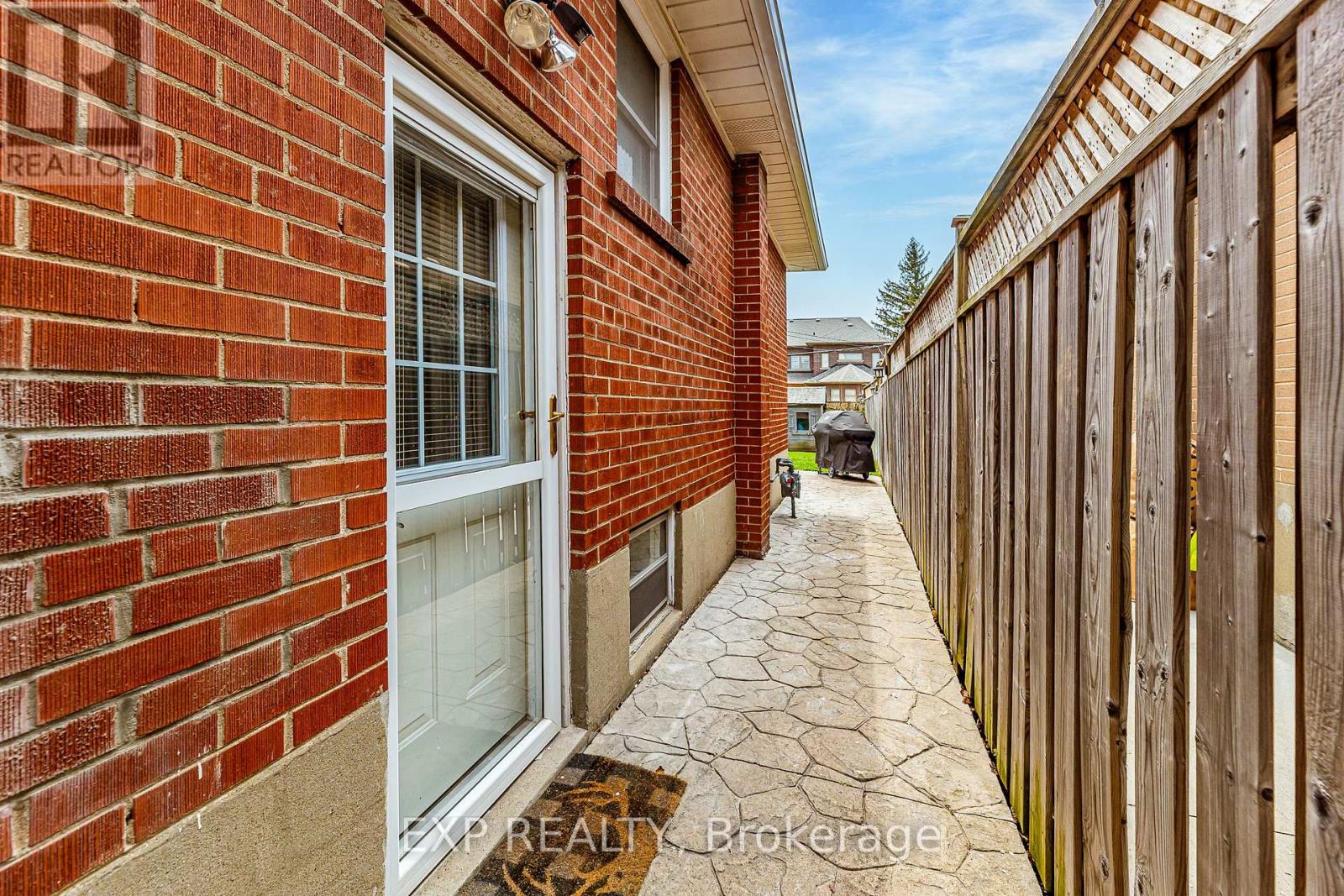 Photo 44 of 7 Northcrest Road, Toronto ON