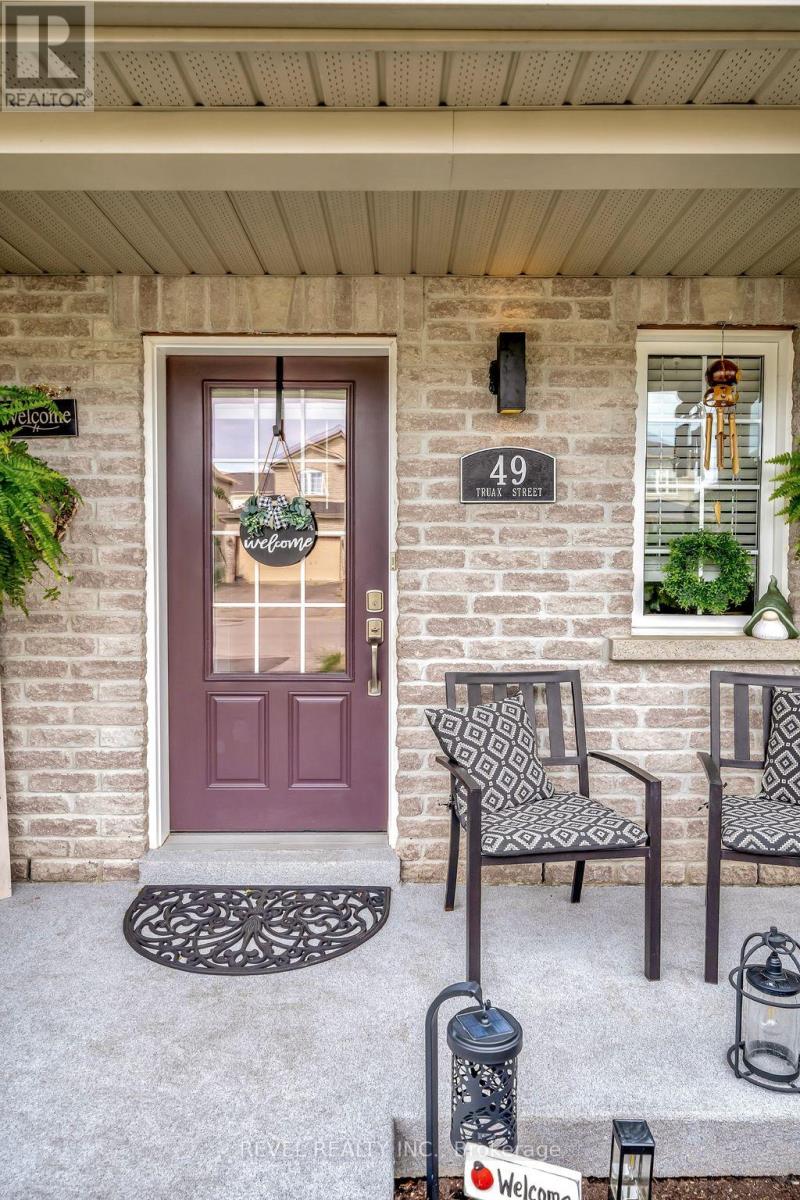 Photo 5 of 49 Truax Street, Kawartha Lakes ON