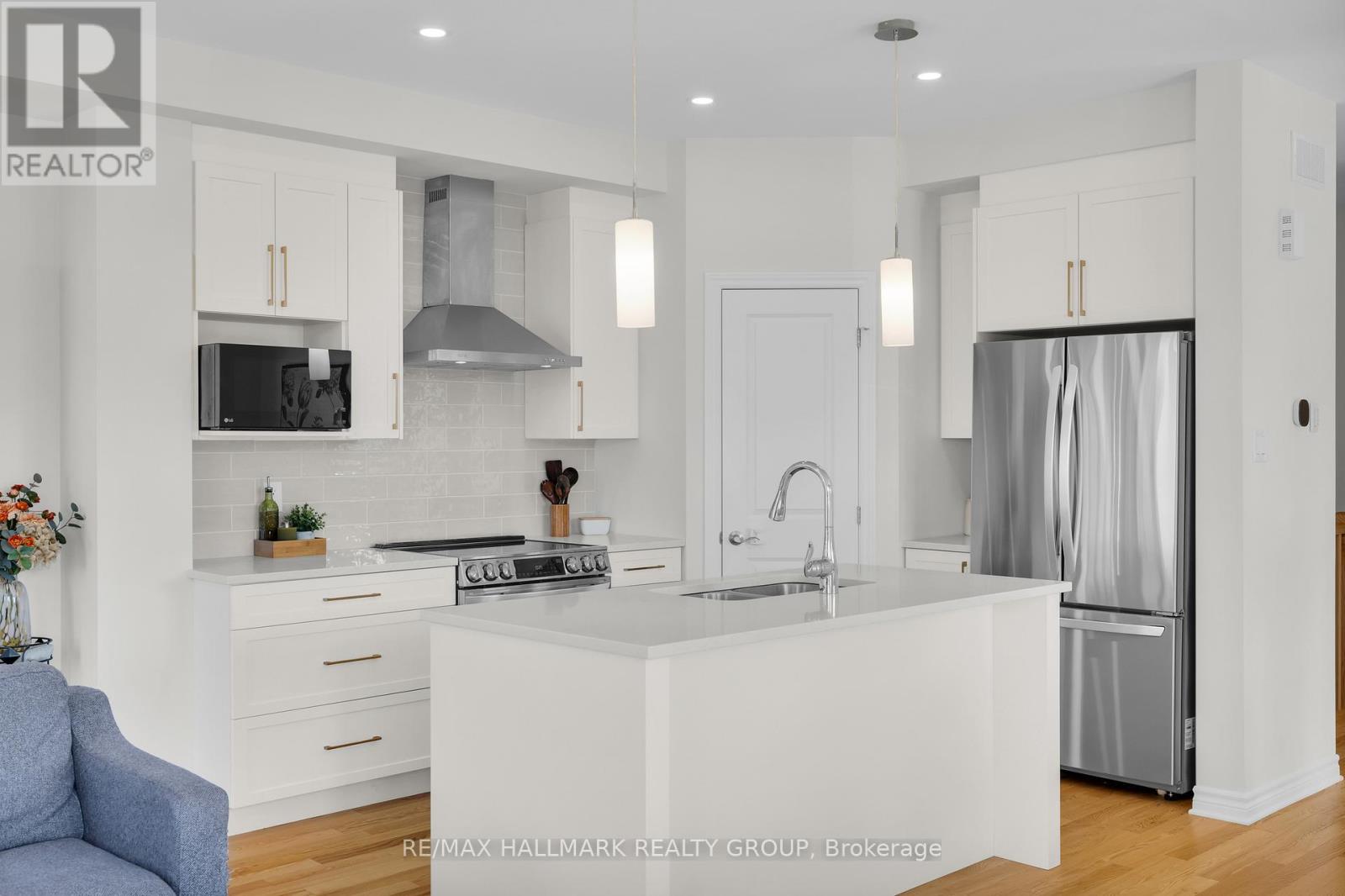 Photo 10 of 617 Fisher Street, North Grenville ON