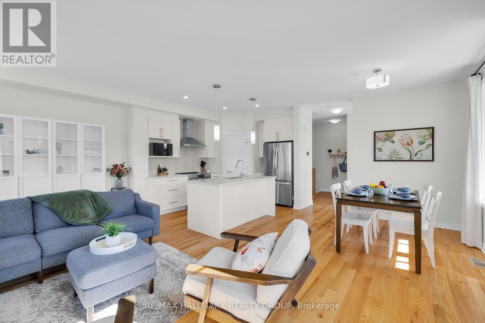 Photo 9 of 617 Fisher Street, North Grenville ON