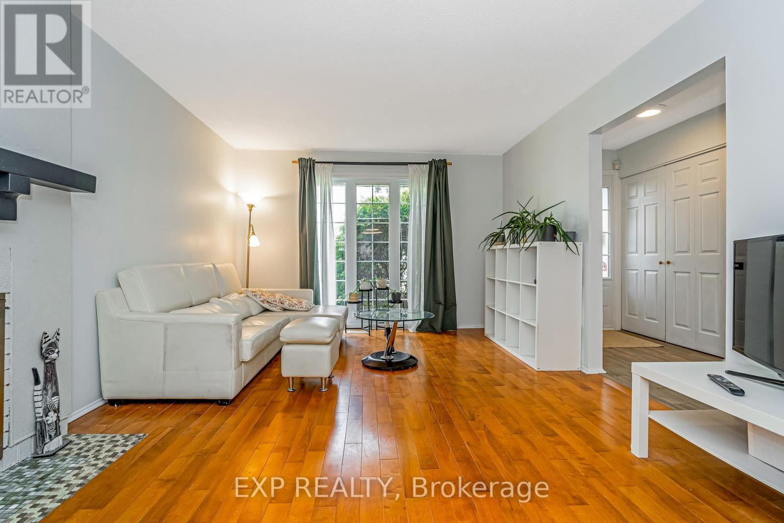 Photo 11 of 65 1029 Meadowlands Drive, Ottawa ON