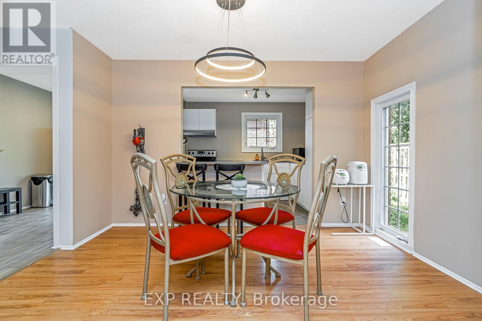 Photo 13 of 65 1029 Meadowlands Drive, Ottawa ON