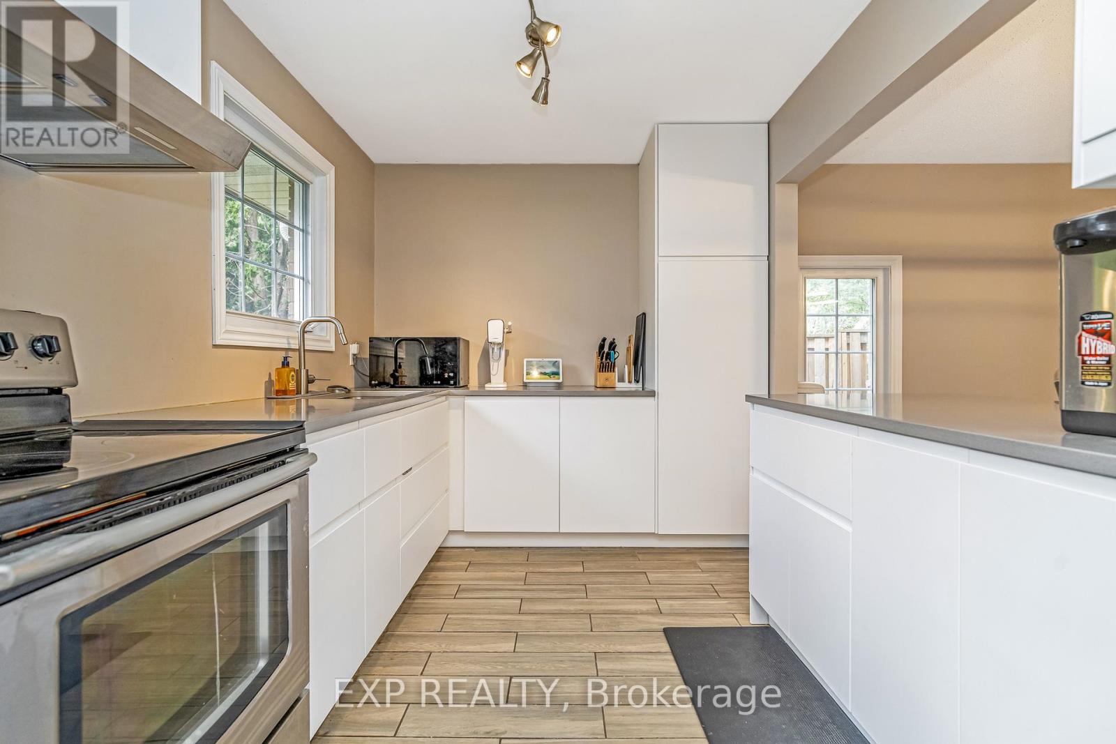 Photo 17 of 65 1029 Meadowlands Drive, Ottawa ON