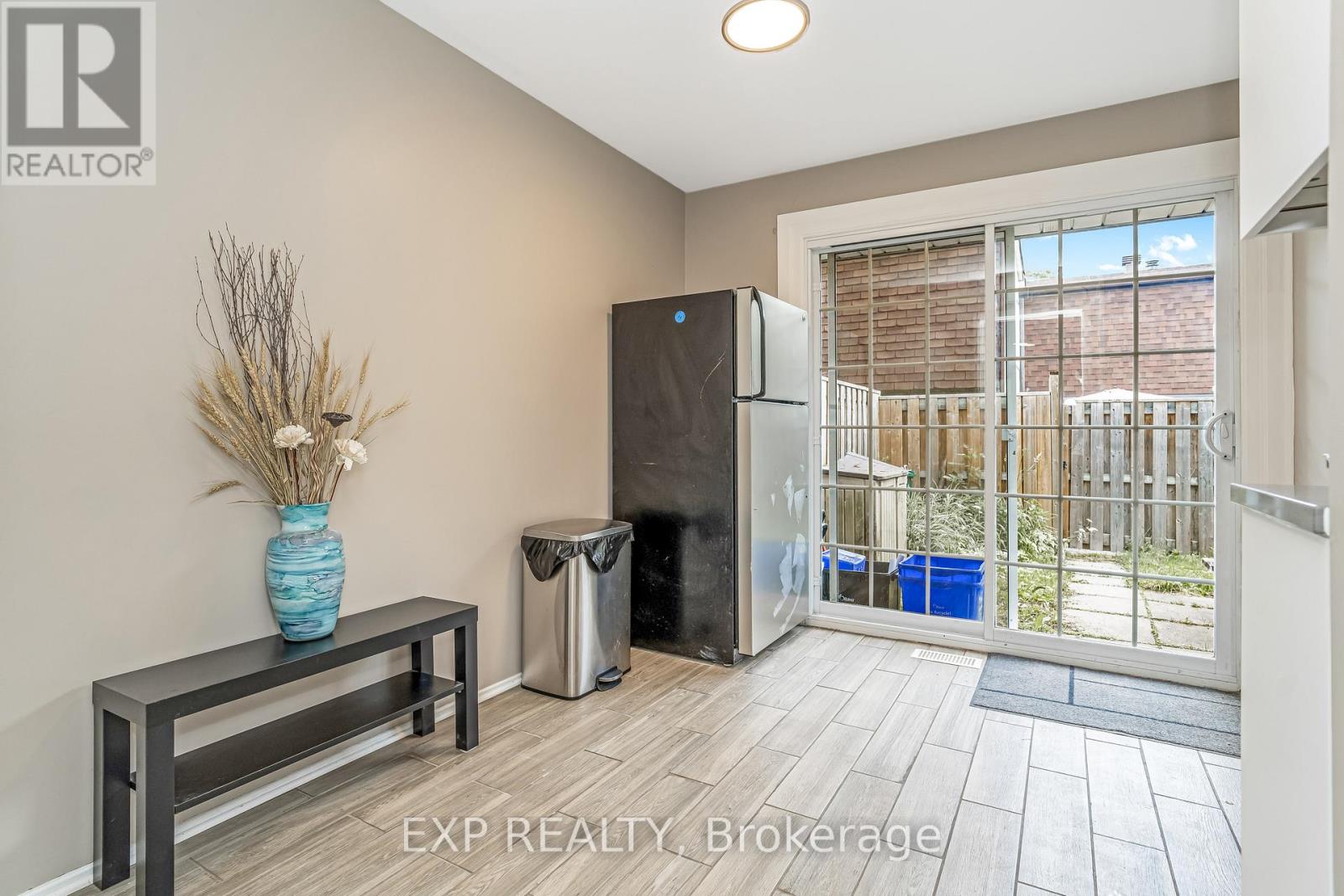 Photo 20 of 65 1029 Meadowlands Drive, Ottawa ON