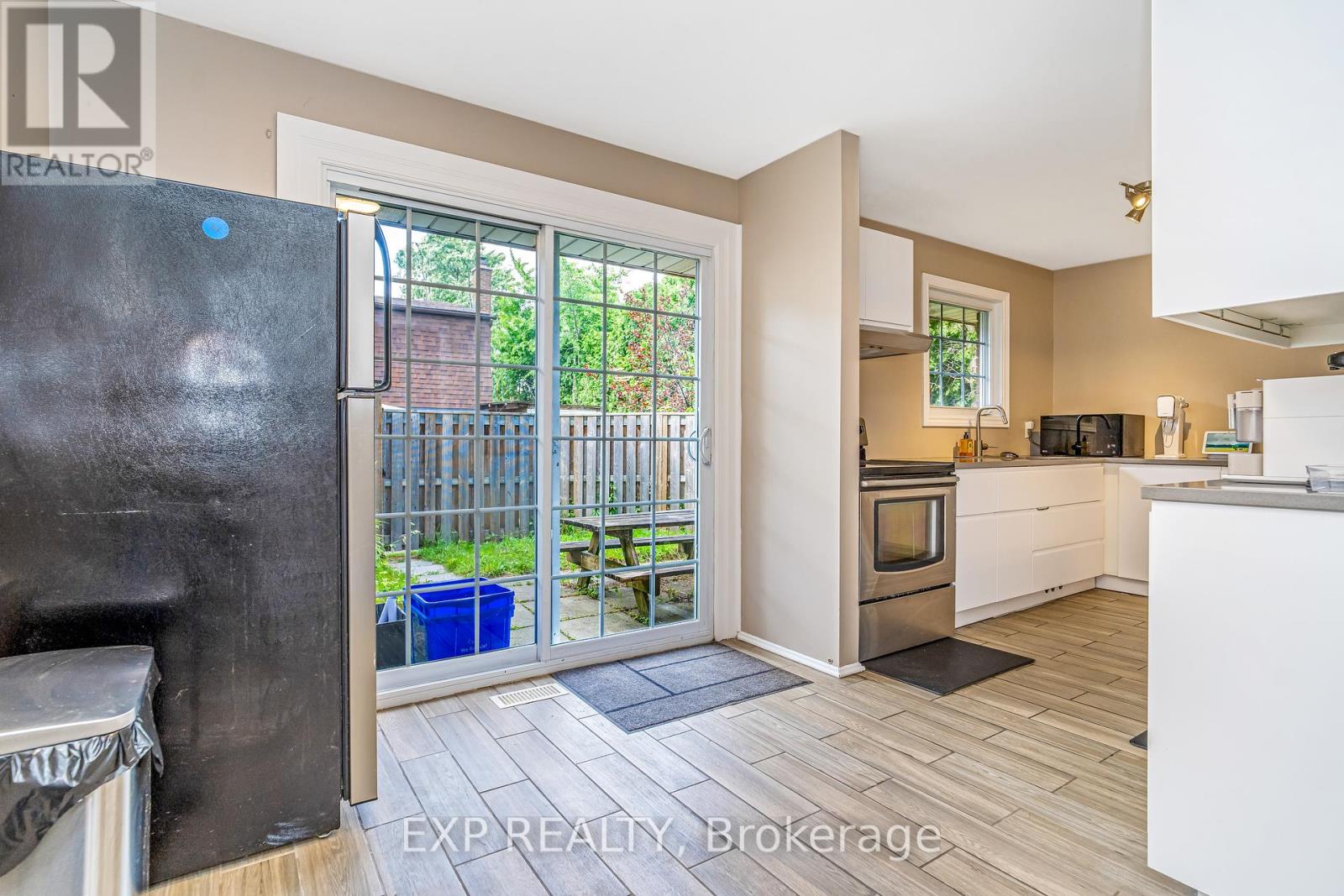 Photo 21 of 65 1029 Meadowlands Drive, Ottawa ON
