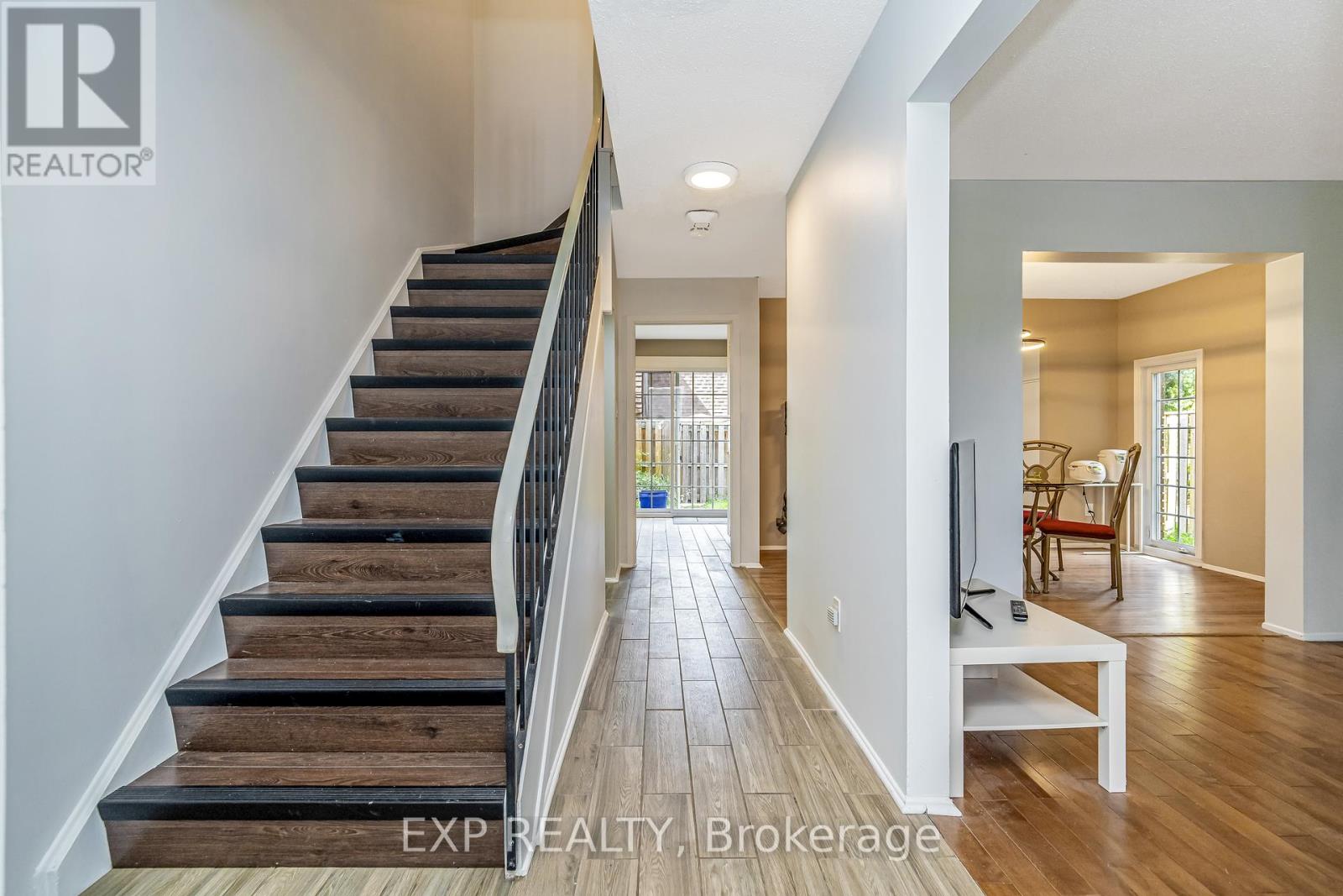 Photo 22 of 65 1029 Meadowlands Drive, Ottawa ON