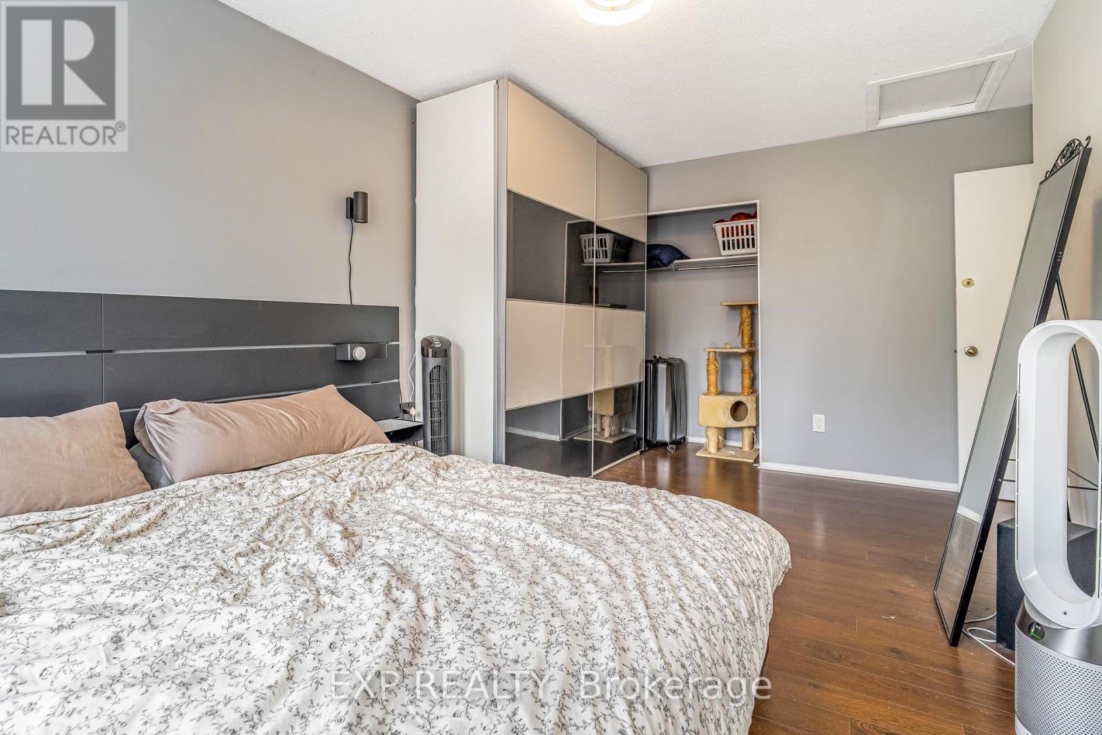 Photo 28 of 65 1029 Meadowlands Drive, Ottawa ON